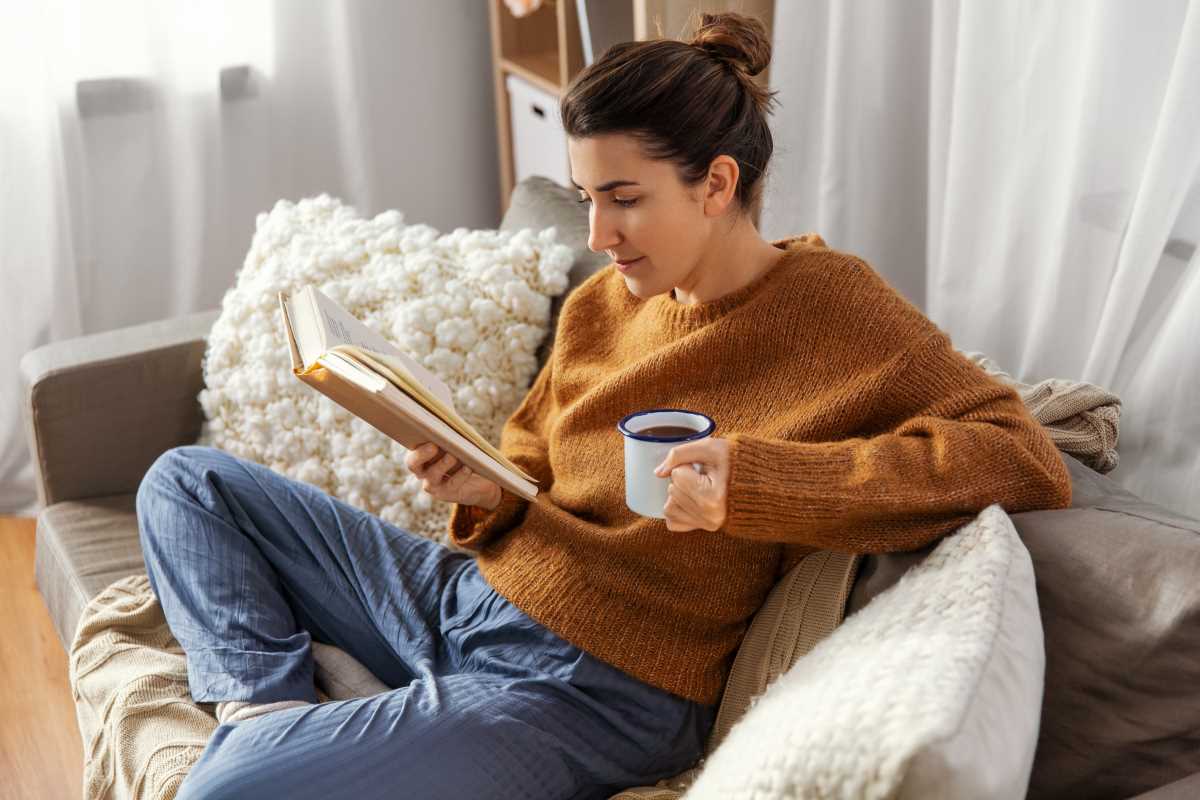 How to Create a Cozy Reading Nook in Your Home